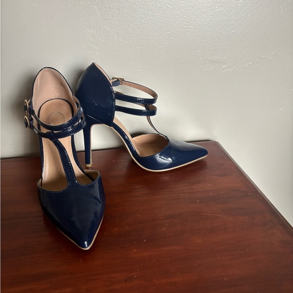 Navy blue Journey collection heels. - Picture 11 of 13
